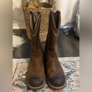 Ariat Round Toe Boot Size 8.5